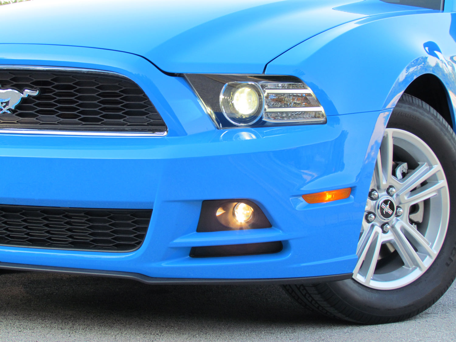 2013-2014 Ford Mustang V6 & Boss 302 Lower Valance Fog Light Kit
